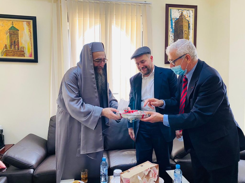 וראו כי שם ה' נקרא עליך ויראו ממך