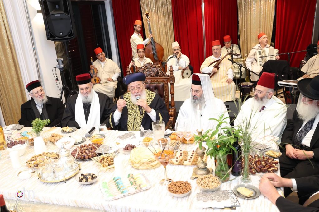 הגרש"מ עמאר ערך את המימונה ובחש בבצק צפו