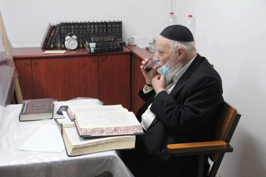 הישיבה החדשה של 'המשגיח' הוקמה אצל הגרמ"ה הירש • גלריה