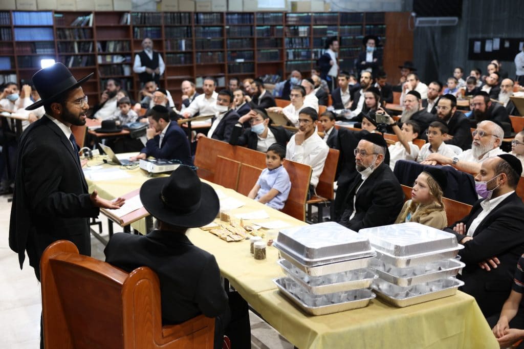 צפו: כך אוכלים חגב כשר למהדרין