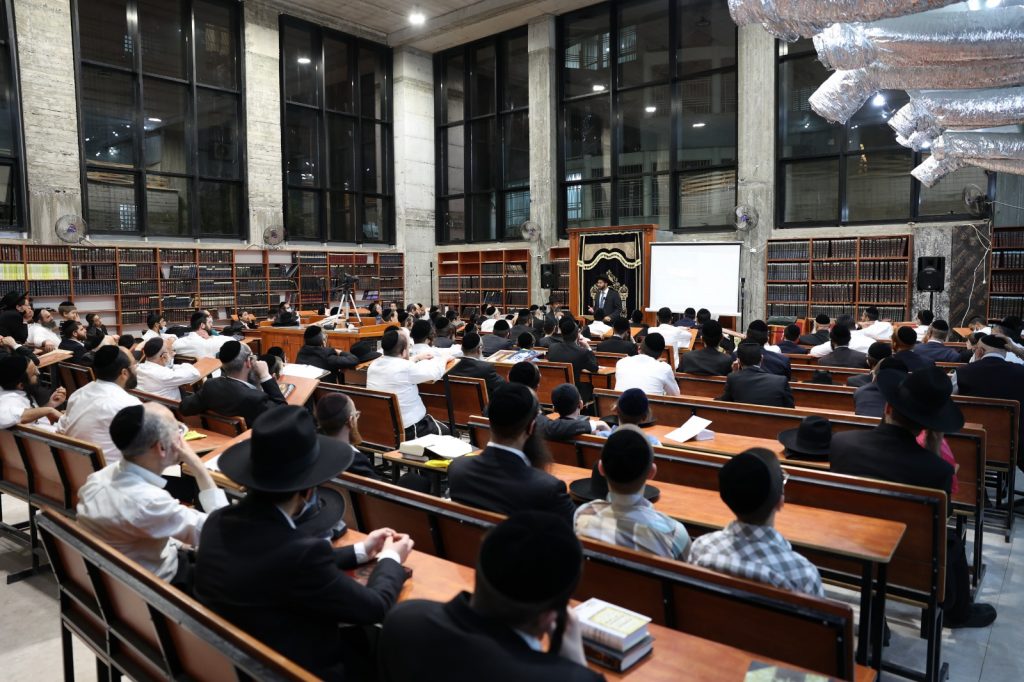 צפו: כך אוכלים חגב כשר למהדרין