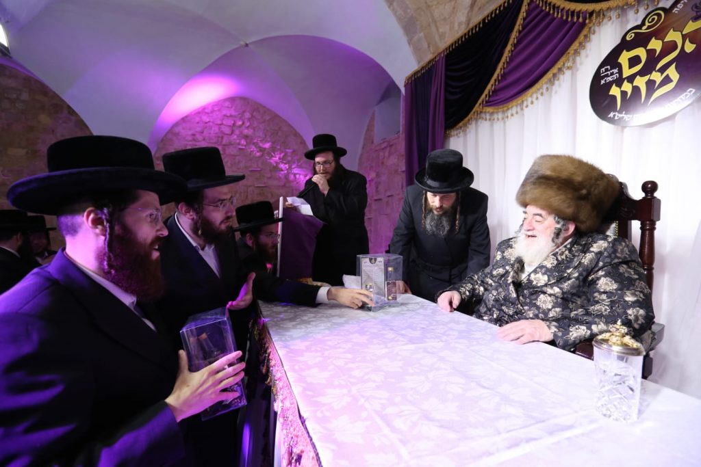 האדמו"ר מויזניץ בדינר לתומכי קהילת "ישועות משה" בחיפה • גלריה