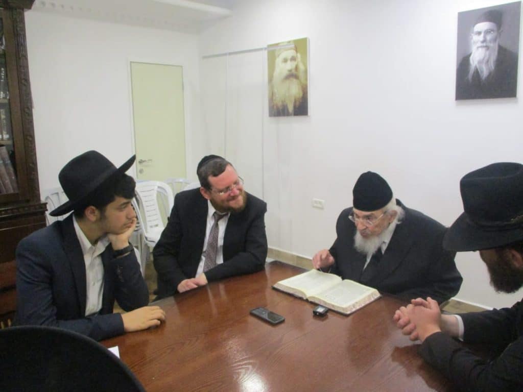 תלמידי משאת המלך אצל ראש הישיבה הגרב"מ אזרחי