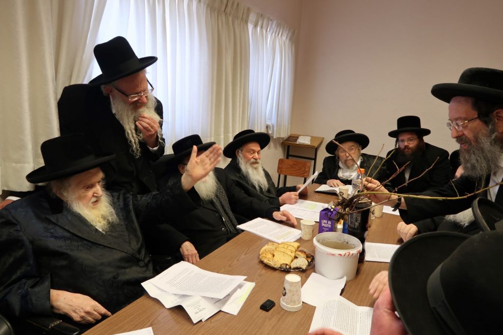 לאחר שנה שלא התכנסו חברי בד"ץ העדה התכנסו בהרכב מלא • גלריה