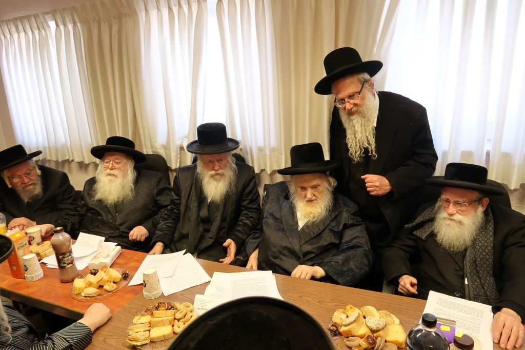 לאחר שנה שלא התכנסו חברי בד"ץ העדה התכנסו בהרכב מלא • גלריה