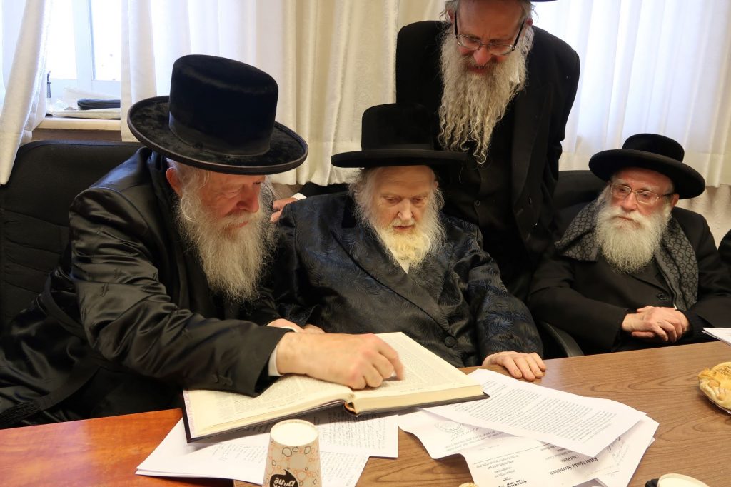 לאחר שנה שלא התכנסו חברי בד"ץ העדה התכנסו בהרכב מלא • גלריה