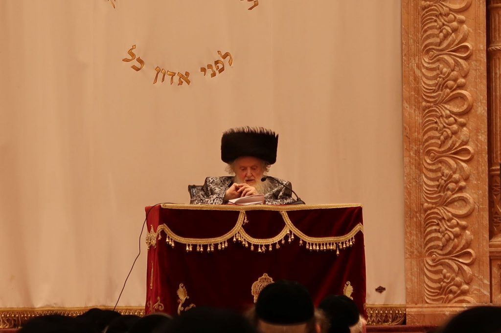 הגר"מ שטרנבוך לאדמו"ר מויז'ניץ: הבית מדרש הזה כמו אלכסנדריה של מצרים