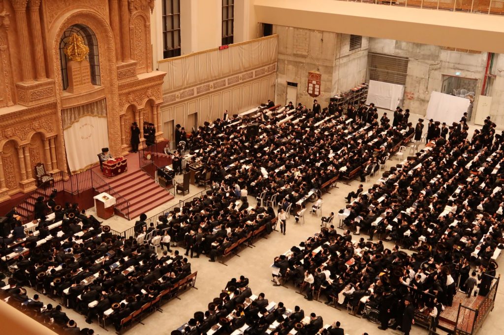 הגר"מ שטרנבוך לאדמו"ר מויז'ניץ: הבית מדרש הזה כמו אלכסנדריה של מצרים