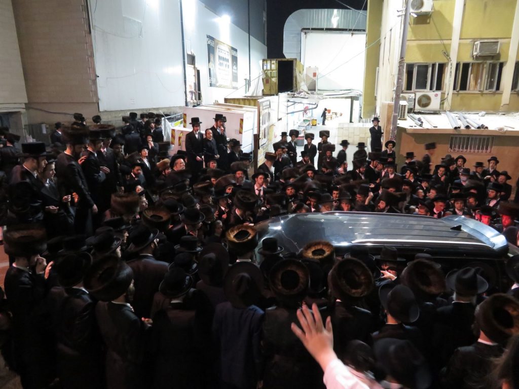 הגר"מ שטרנבוך לאדמו"ר מויז'ניץ: הבית מדרש הזה כמו אלכסנדריה של מצרים