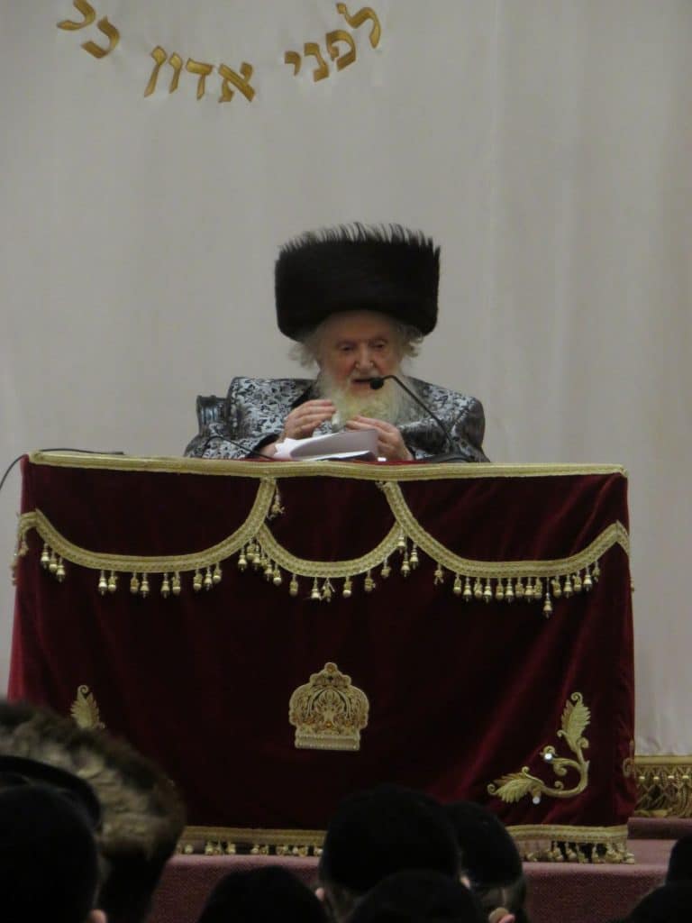 הגר"מ שטרנבוך לאדמו"ר מויז'ניץ: הבית מדרש הזה כמו אלכסנדריה של מצרים