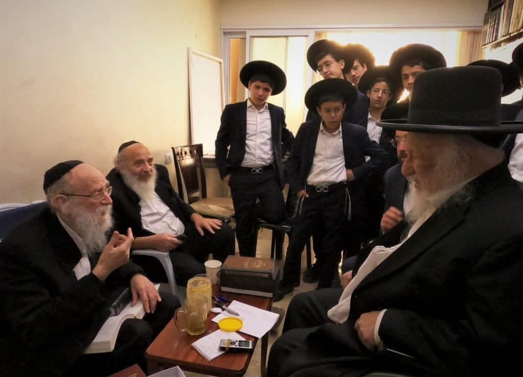 תיעוד: ניחום האבלים אצל הגר"ש גלאי