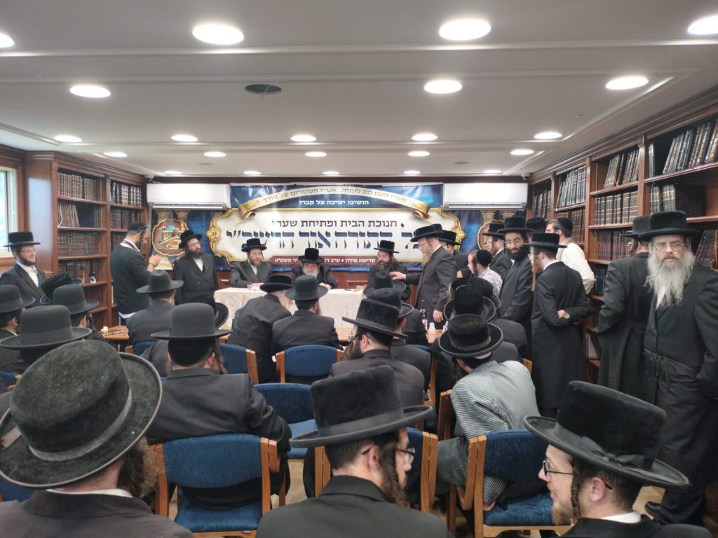 האדמו"ר מויז'ניץ הגיע לביקור במירון