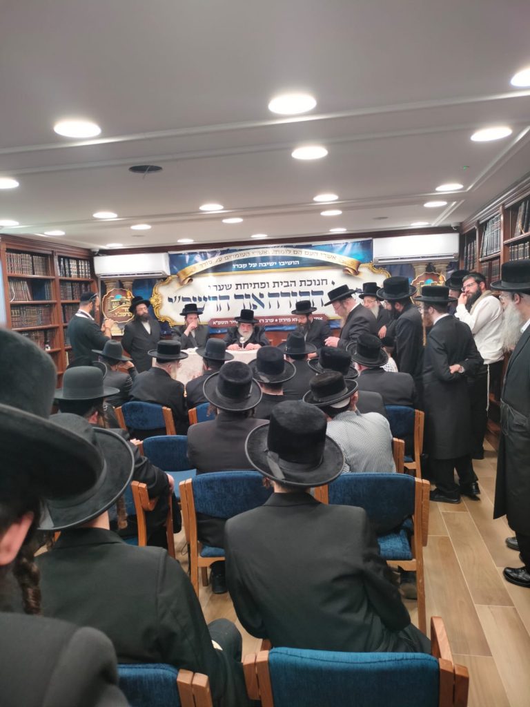 האדמו"ר מויז'ניץ הגיע לביקור במירון