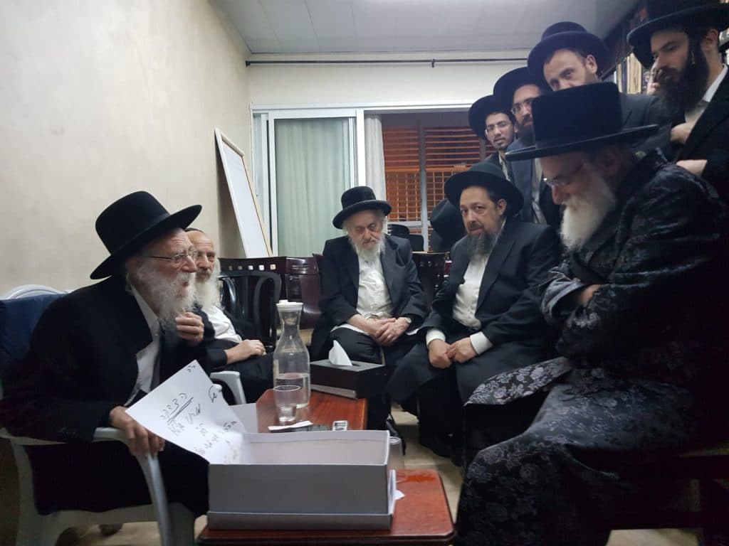 תיעוד: ניחום האבלים אצל הגר"ש גלאי