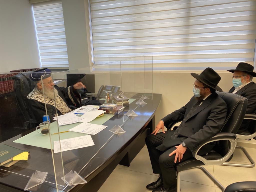 הראשל"צ הגר"י יוסף: ניתן לשלם את הביטוחים המשלימים מכספי מעשרות
