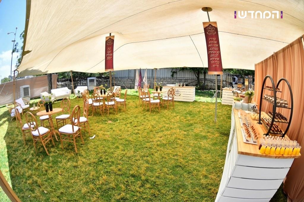 הטיש החסידי הראשון במערת המכפלה • גלריה מרהיבה מ"ועידת הנאמנים" של ויזניץ