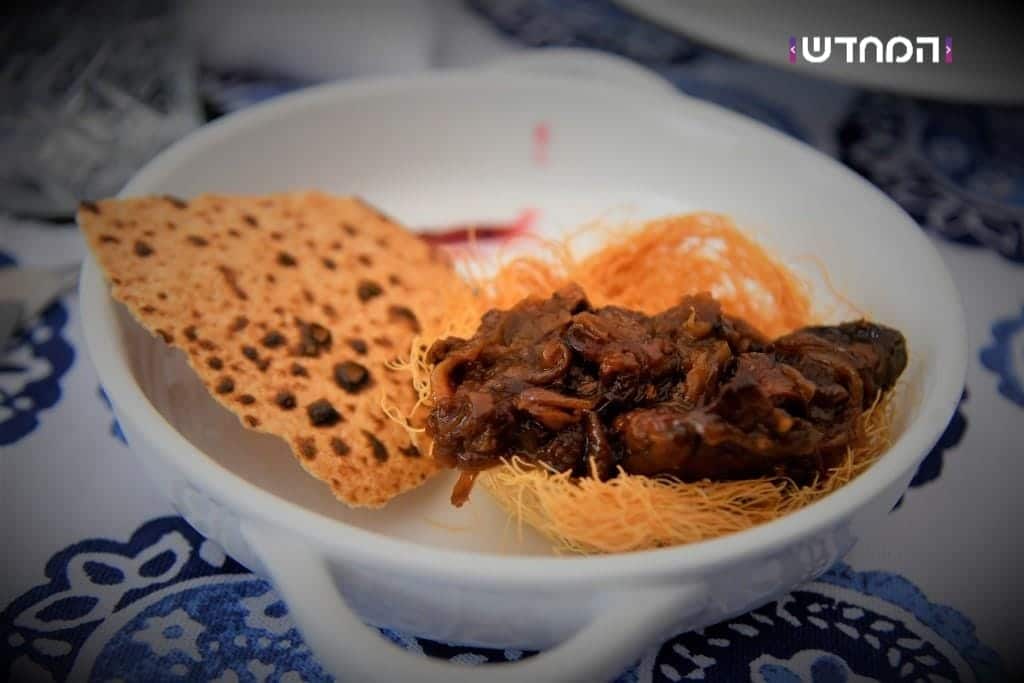 הטיש החסידי הראשון במערת המכפלה • גלריה מרהיבה מ"ועידת הנאמנים" של ויזניץ