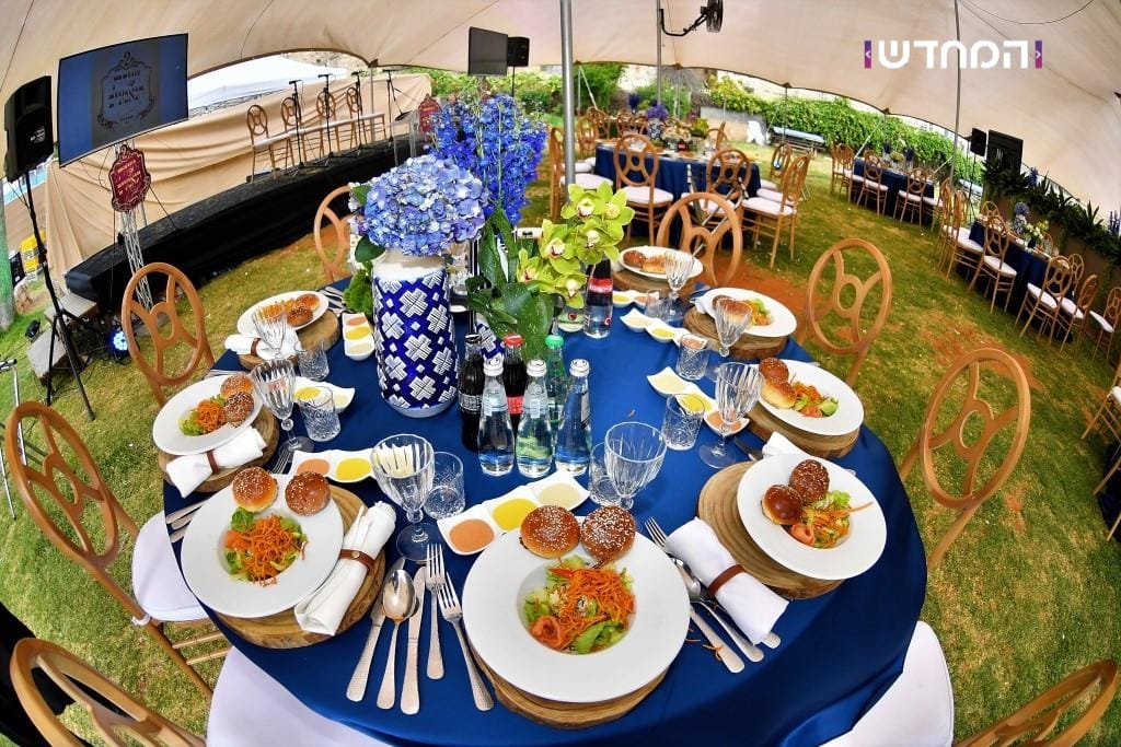 הטיש החסידי הראשון במערת המכפלה • גלריה מרהיבה מ"ועידת הנאמנים" של ויזניץ