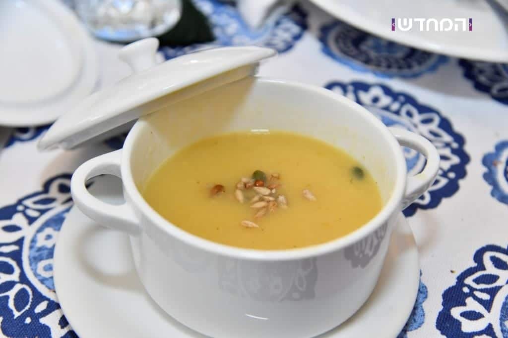 הטיש החסידי הראשון במערת המכפלה • גלריה מרהיבה מ"ועידת הנאמנים" של ויזניץ