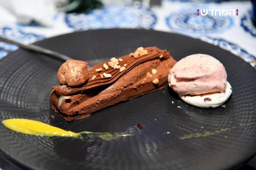 הטיש החסידי הראשון במערת המכפלה • גלריה מרהיבה מ"ועידת הנאמנים" של ויזניץ