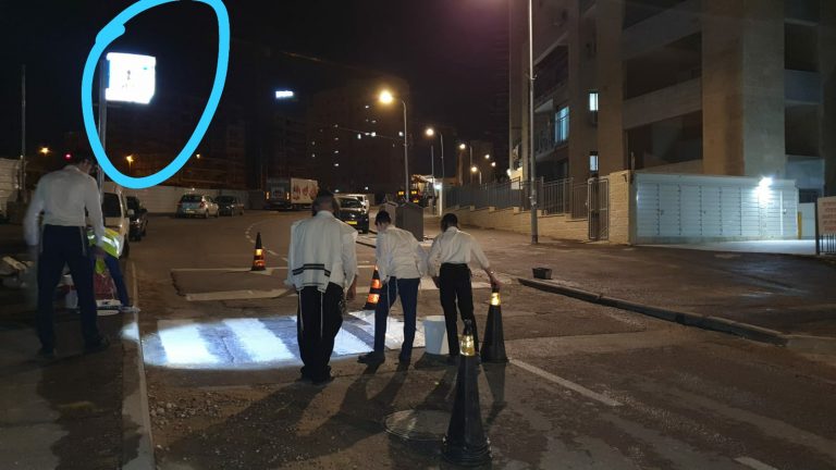 מונעים את האסון הבא: התושבים ב'רכס' צובעים מעברי חציה • צפו