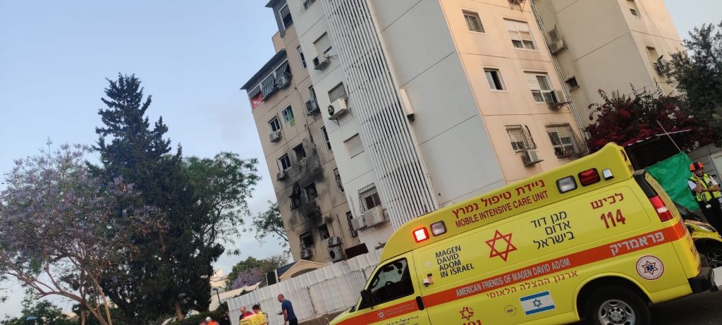 משפחה נפצעה מהפגיעה הישירה באשקלון: האב במצב קשה
