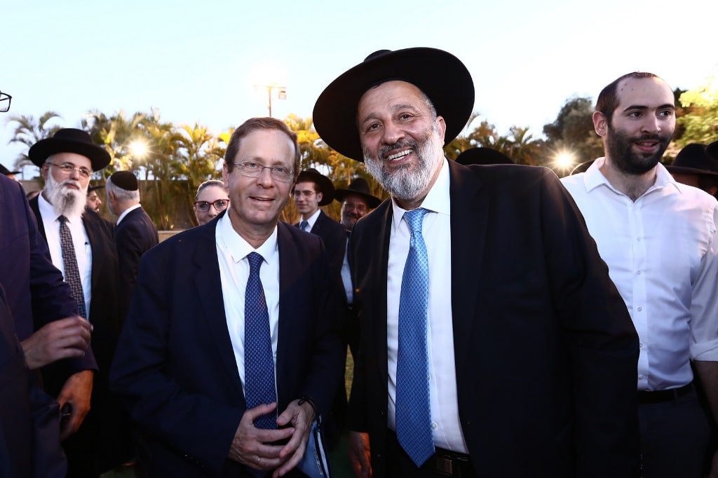 יו"ר ש"ס שר הפנים אריה דרעי חיתן את בתו • גלריה