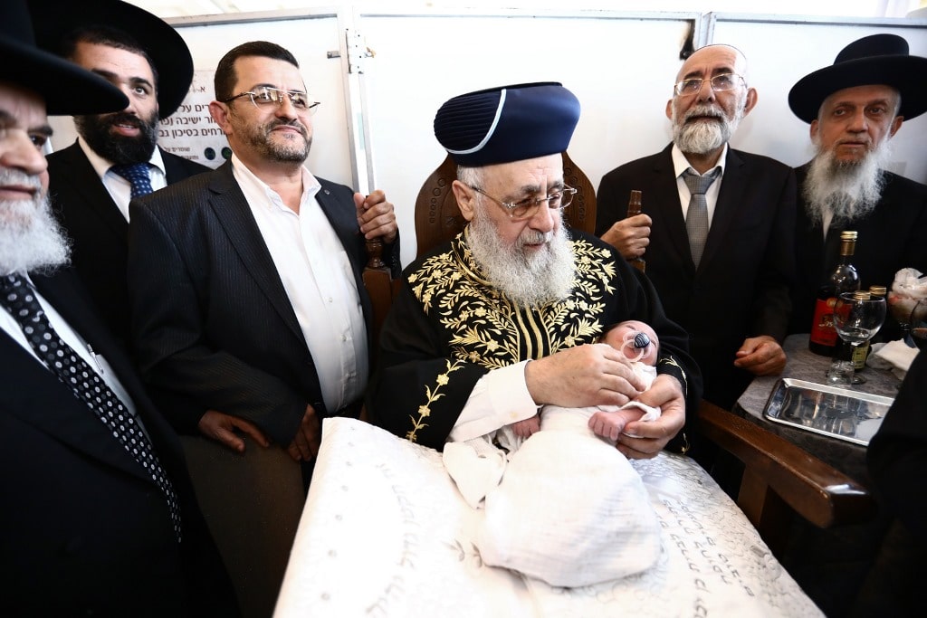 גלריה: הראשון לציון הכניס את נכדו בבריתו של אברהם אבינו