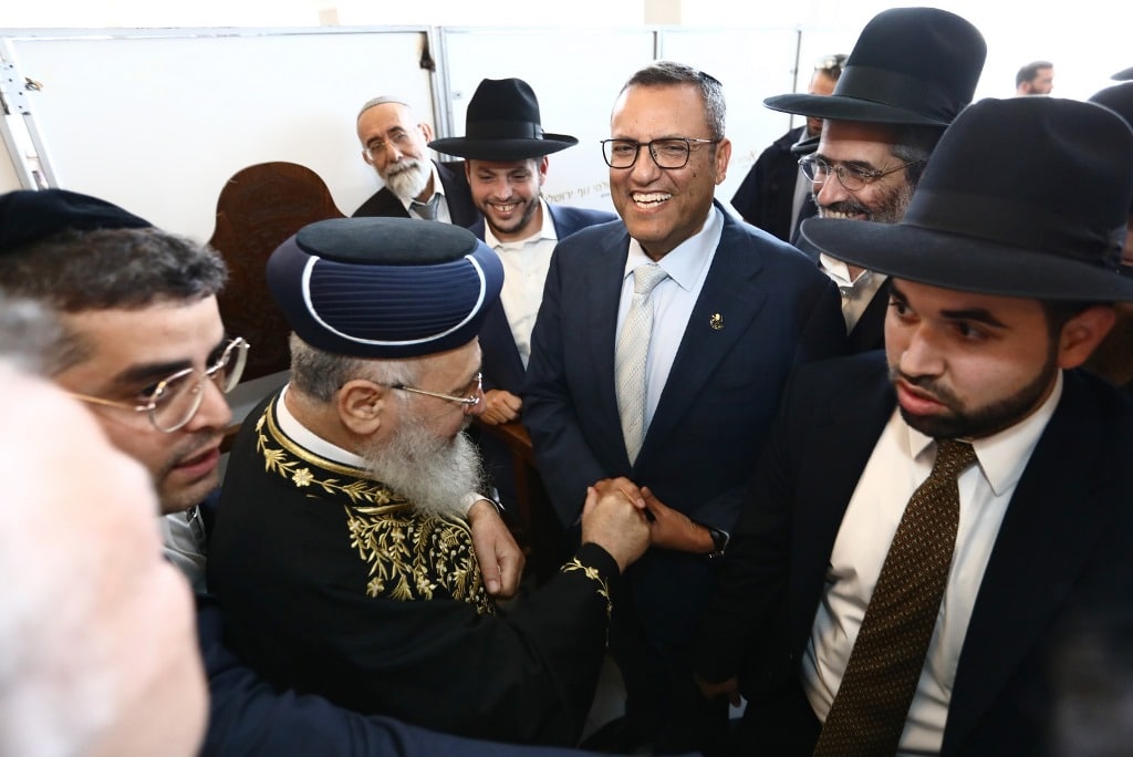 גלריה: הראשון לציון הכניס את נכדו בבריתו של אברהם אבינו