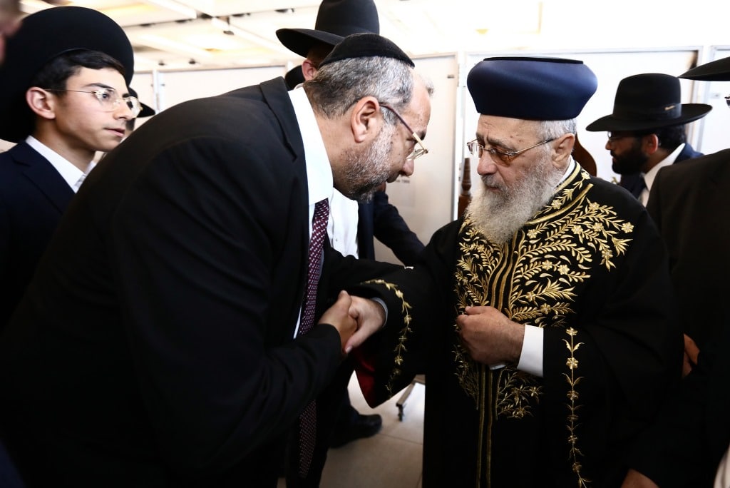 גלריה: הראשון לציון הכניס את נכדו בבריתו של אברהם אבינו