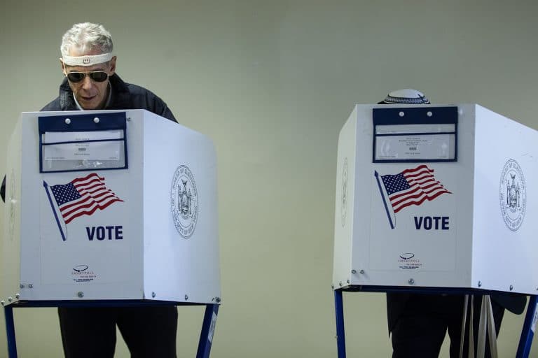 ארה"ב חוקרת בכירים אוקראינים שהתערבו בבחירות לטובת טראמפ