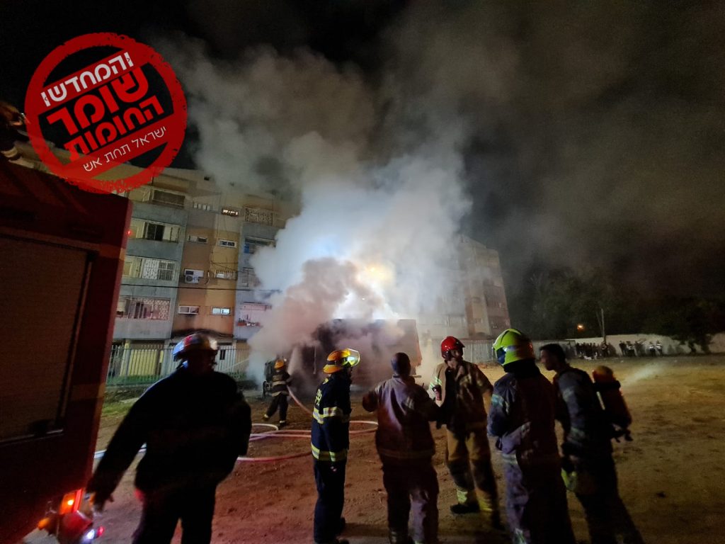 הכאוס בלוד: עשרות פורעים פשטו על השכונה היהודית - צפו בתיעוד: