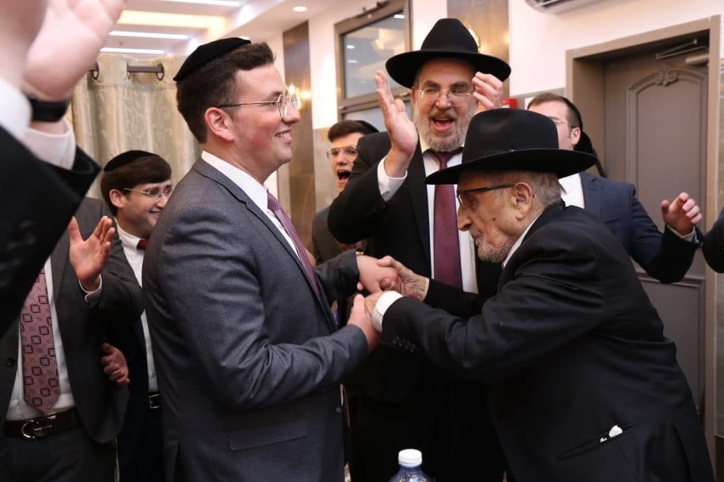 ח"כ יעקב אשר אירס את בתו • גלריה