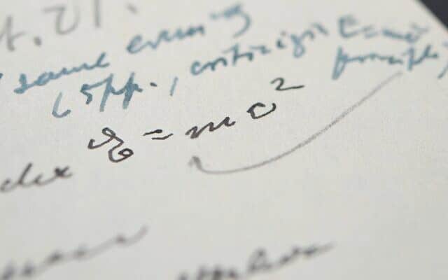 הרופא כרת לחולה את הרגל הלא נכונה • בעולם