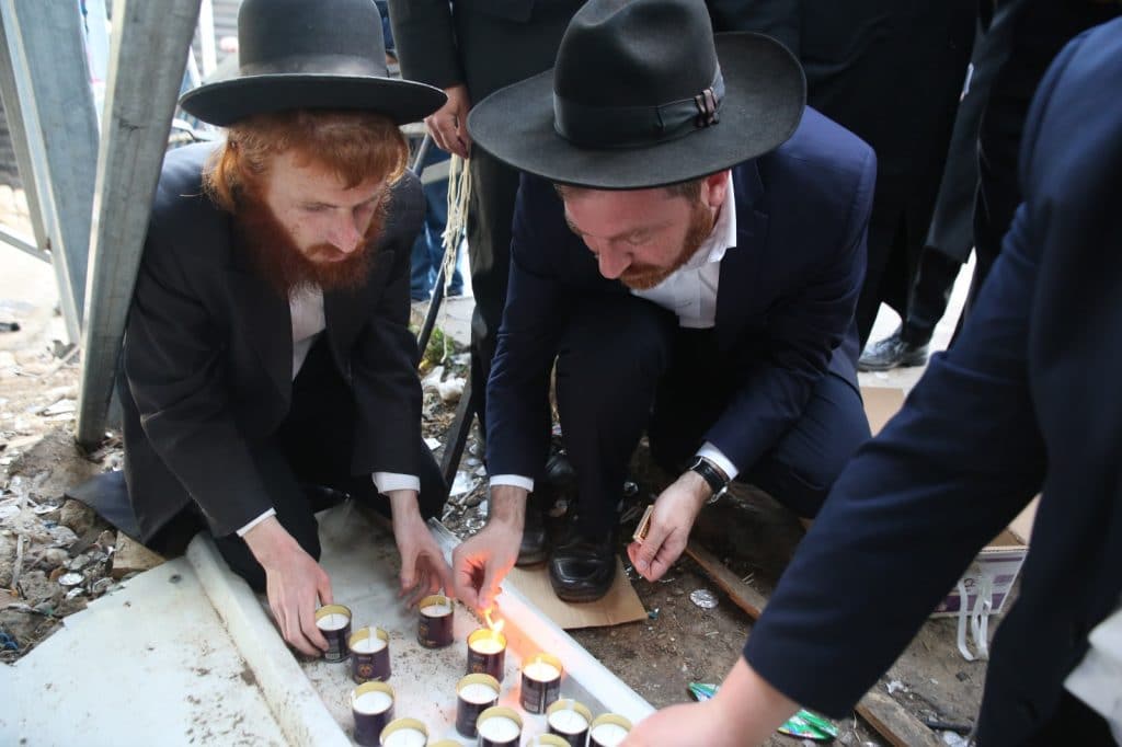 תיעוד: שלט האמונה שהוצב במקום האסון