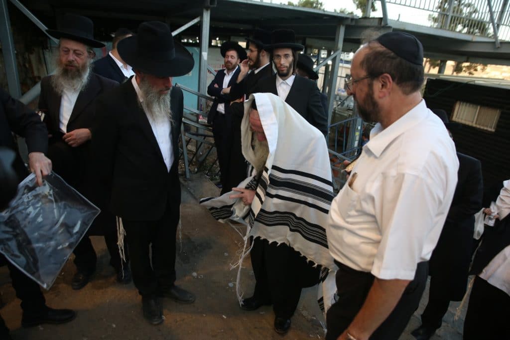 תיעוד: שלט האמונה שהוצב במקום האסון