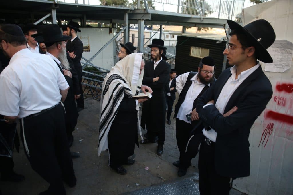 תיעוד: שלט האמונה שהוצב במקום האסון