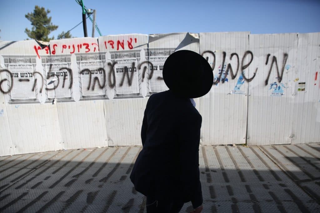 תיעוד: שלט האמונה שהוצב במקום האסון