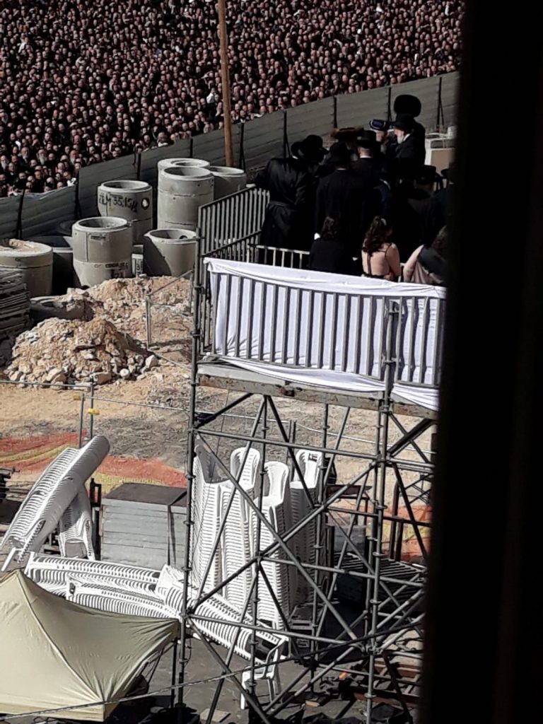 צפו בגלריה ראשונית: אלפים בשמחת בית גור