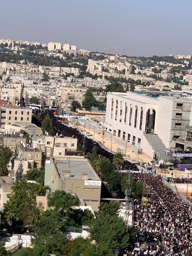צפו בגלריה ראשונית: אלפים בשמחת בית גור