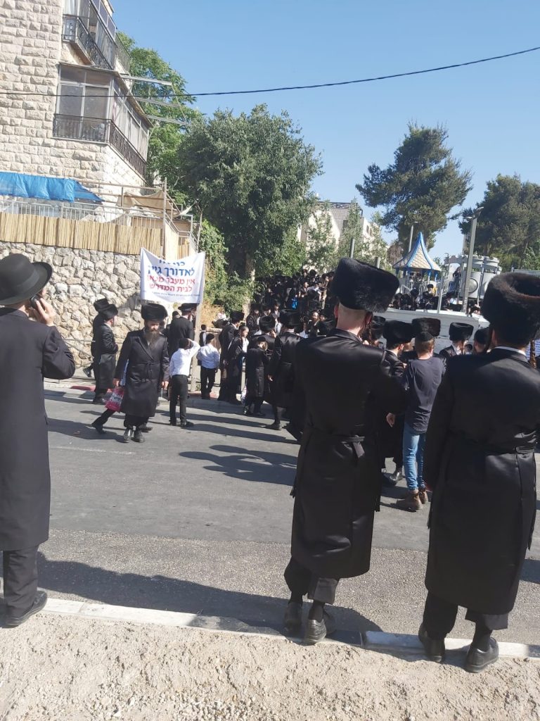 צפו בגלריה ראשונית: אלפים בשמחת בית גור