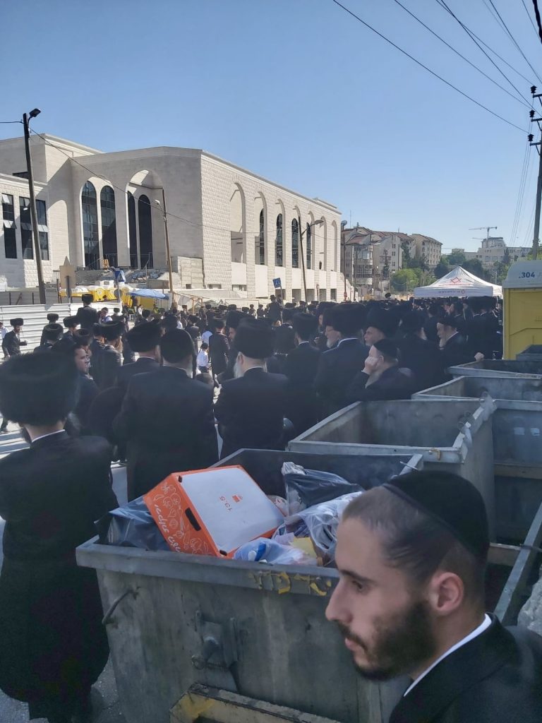 צפו בגלריה ראשונית: אלפים בשמחת בית גור