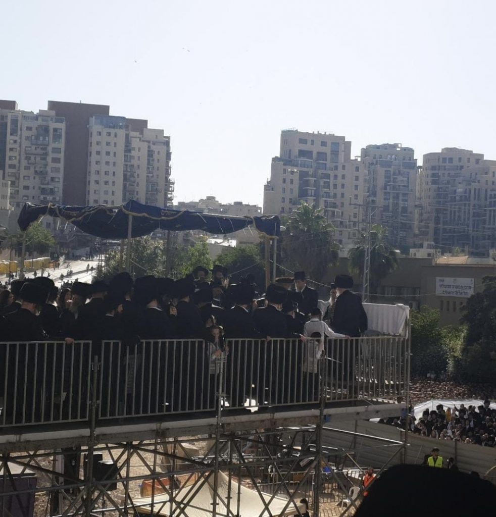 צפו בגלריה ראשונית: אלפים בשמחת בית גור