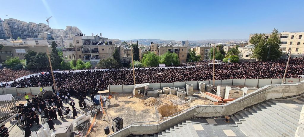 צפו בגלריה ראשונית: אלפים בשמחת בית גור