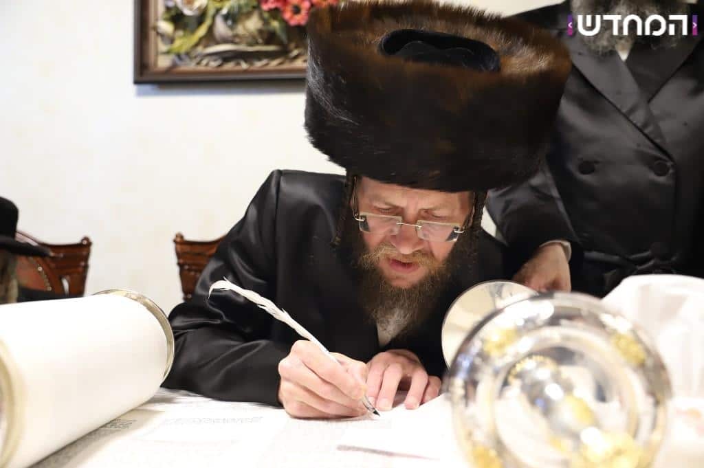 גלריה: הכנסת ספר תורה לקהילת המתמידים