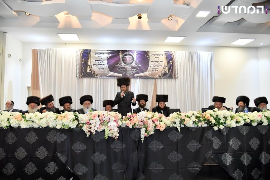 גלריה: הכנסת ספר תורה לקהילת המתמידים