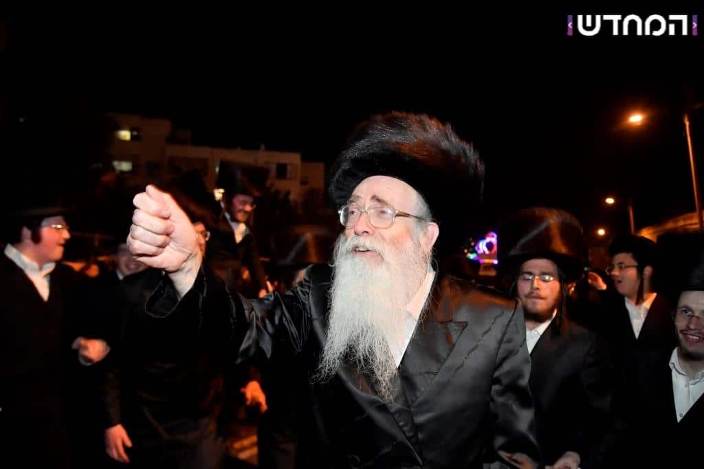 גלריה: הכנסת ספר תורה לקהילת המתמידים