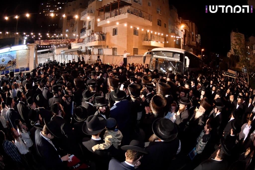 גלריה: הכנסת ספר תורה לקהילת המתמידים