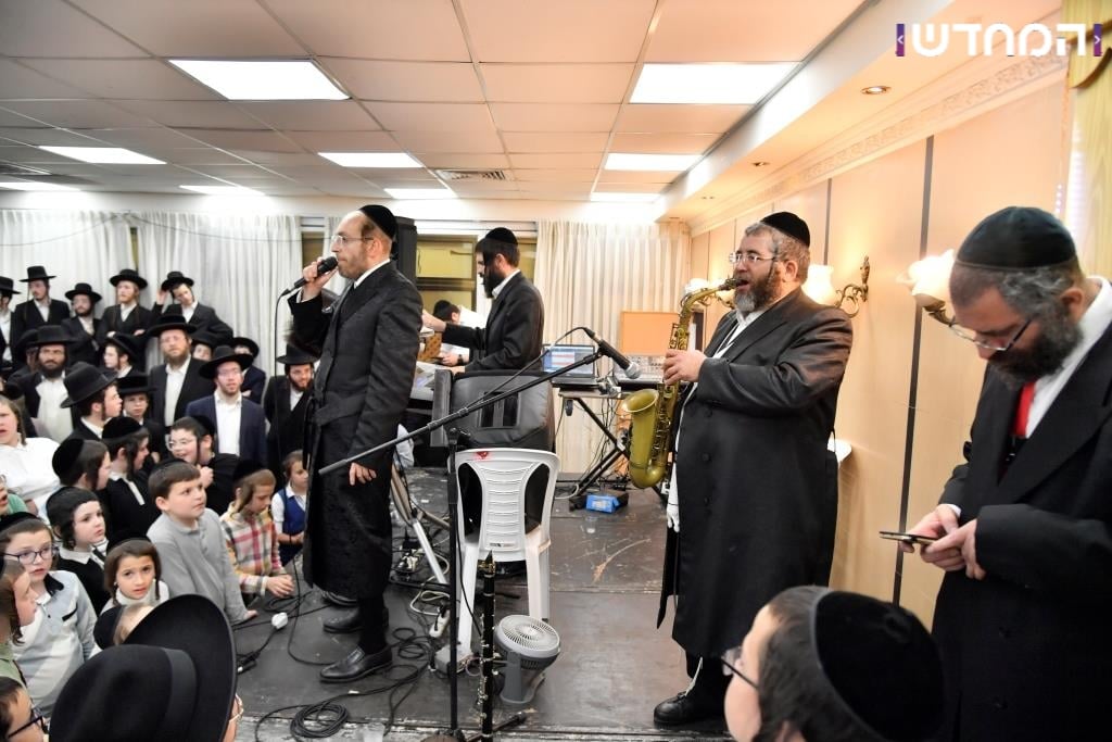 גלריה: הכנסת ספר תורה לקהילת המתמידים