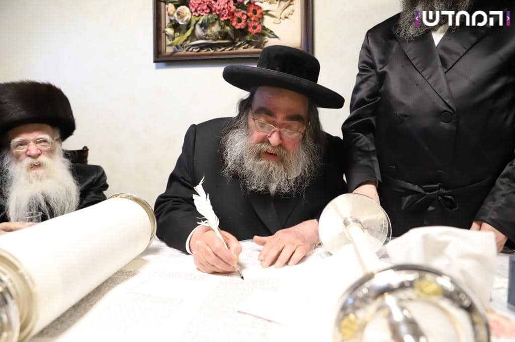 גלריה: הכנסת ספר תורה לקהילת המתמידים